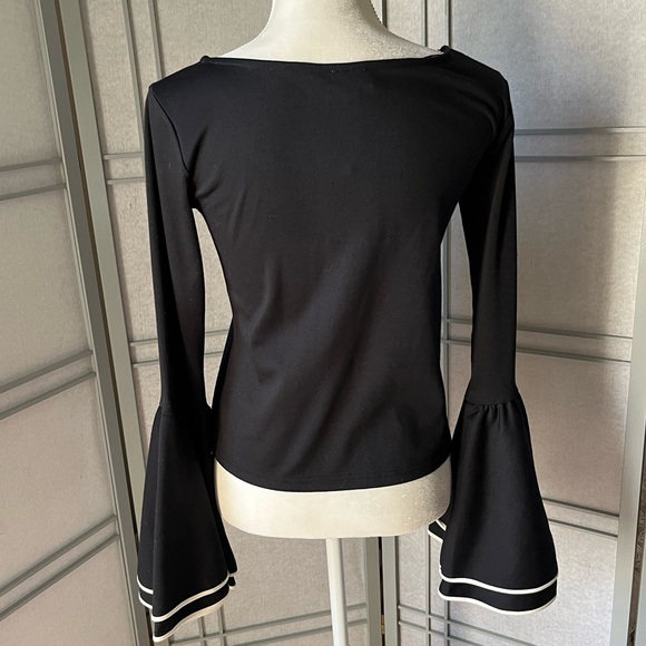 NWT Ronny Kobo Bell Sleeve Blouse Medium - Picture 6 of 10